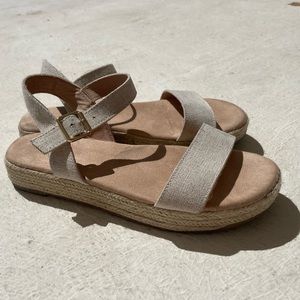 Cute summer sandals size 8 womens